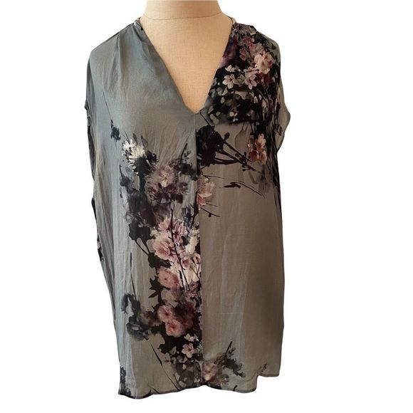 Massimo Dutti Tops - Massimo Dutti Women's 100% Silk V-neck Sleeveless Top Size 10